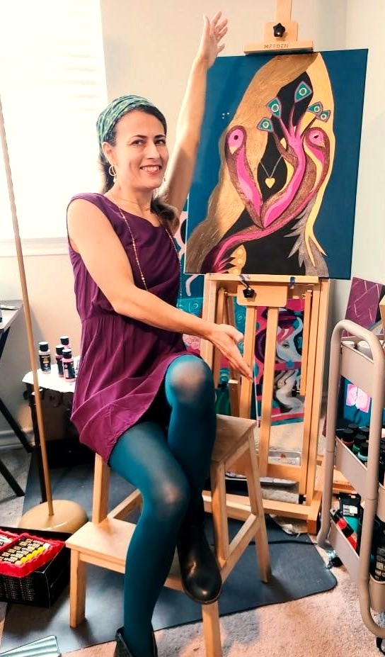 Elisa in the studio with Dark Lady
